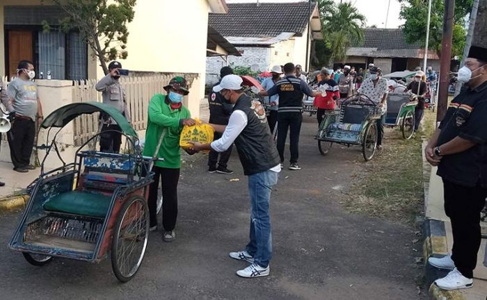 HDCI Bersama Polres Madiun Kota Bagikan 250 Paket Sembako Kepada Tukang Becak HDCI Bersama Polres Madiun Kota Bagikan 250 Paket Sembako Kepada Tukang Becak