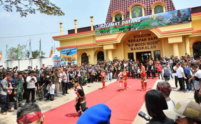 Kasad Cup di Bangkalan, Jenderal Dudung: Karapan Sapi Jadi Filosofi Penting Masyarakat Madura Kasad Cup di Bangkalan, Jenderal Dudung: Karapan Sapi Jadi Filosofi Penting Masyarakat Madura