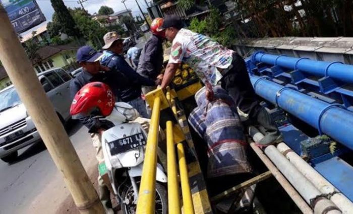 Antisipasi Banjir, DPUPR Lakukan Normalisasi Saluran Drainase