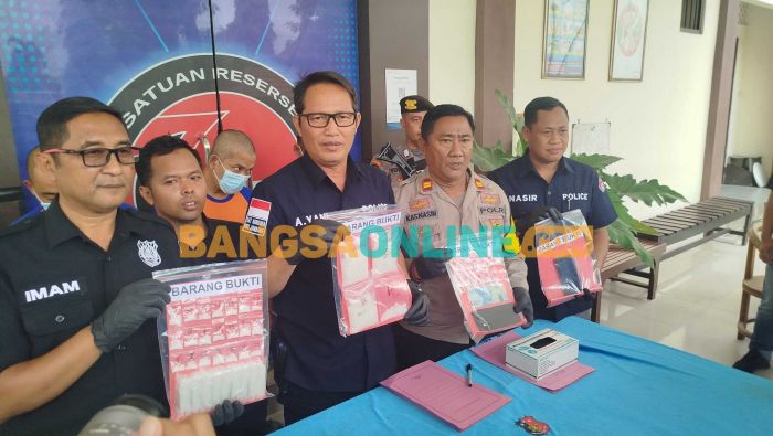 3 Sopir Nyambi Pengedar Sabu Ditangkap Polres Jombang Beserta BB Senilai Rp400 Juta 3 Sopir Nyambi Pengedar Sabu Ditangkap Polres Jombang Beserta BB Senilai Rp400 Juta
