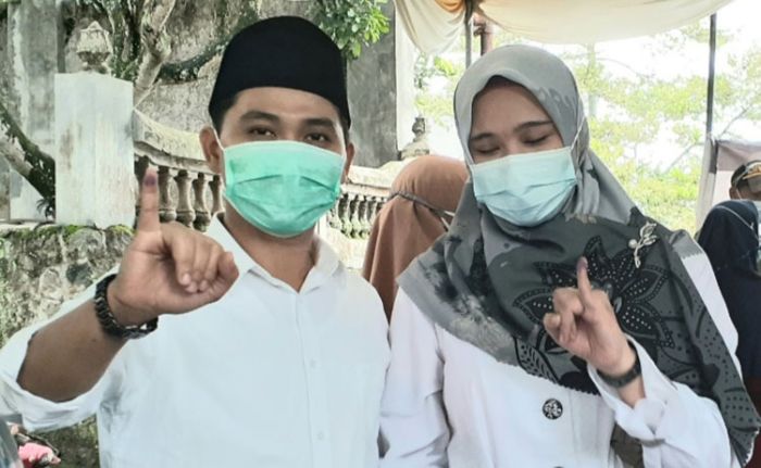Pilbup Mojokerto 2020: Ikfina dan Gus Barra Nyoblos di Kampung Halaman Masing-Masing Pilbup Mojokerto 2020: Ikfina dan Gus Barra Nyoblos di Kampung Halaman Masing-Masing