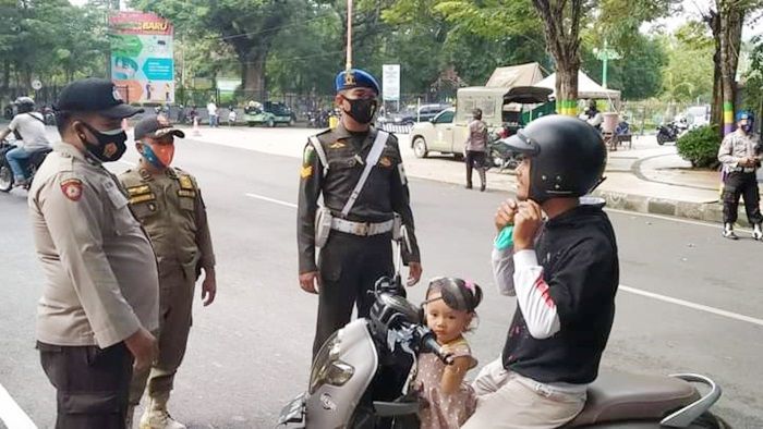 13 Hari Intensif Gelar Operasi Prokes, Satgas Gabungan di Pamekasan Amankan 140 Pelanggar 13 Hari Intensif Gelar Operasi Prokes, Satgas Gabungan di Pamekasan Amankan 140 Pelanggar