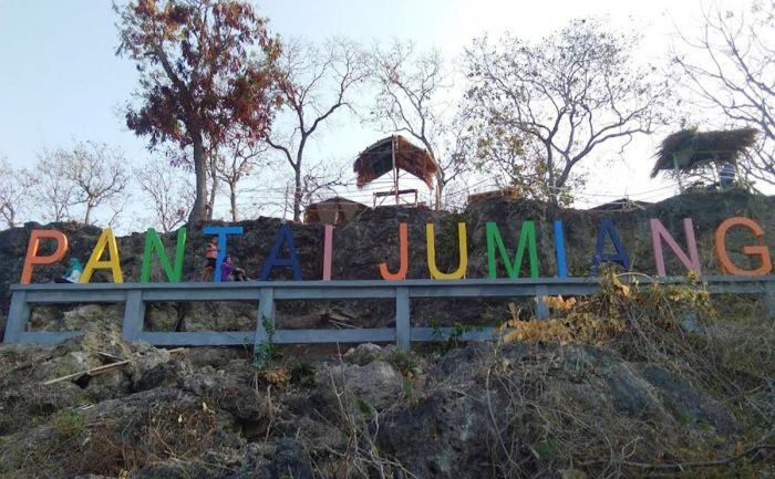 Berada di atas Permukaan Air Laut, Pantai Jumiang Bisa Jadi Rekomendasi Wisata di Pamekasan