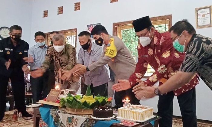 Hadiri HPN 2021, Kadis Kominfo Pasuruan Ingatkan Wartawan Selalu Pakai Masker Saat Tugas Hadiri HPN 2021, Kadis Kominfo Pasuruan Ingatkan Wartawan Selalu Pakai Masker Saat Tugas