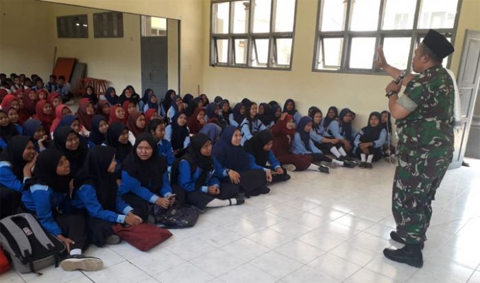 Satgas TMMD 106 Beri Penyuluhan Wawasan Kebangsaan di SMK Islam Donomulyo Satgas TMMD 106 Beri Penyuluhan Wawasan Kebangsaan di SMK Islam Donomulyo