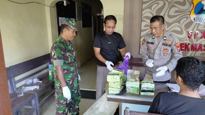 Koramil Masalembu Temukan Bungkusan dengan Isi Diduga Narkoba di Depan Mako Koramil Masalembu Temukan Bungkusan dengan Isi Diduga Narkoba di Depan Mako