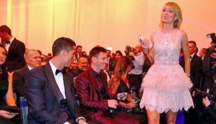Messi dan CR7 Melirik Kecantikan Wanita ini Saat Perhelatan Ballon d Messi dan CR7 Melirik Kecantikan Wanita ini Saat Perhelatan Ballon d