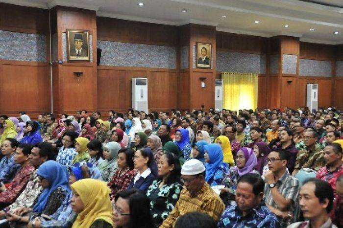 Walikota Surabaya : Siswa Harus Diajarkan Bekerja Keras dan Ulet Walikota Surabaya : Siswa Harus Diajarkan Bekerja Keras dan Ulet