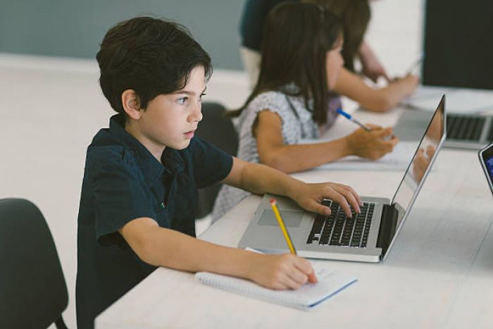 Meningkatkan Kreativitas Anak-anak Lewat Teknologi Meningkatkan Kreativitas Anak-anak Lewat Teknologi