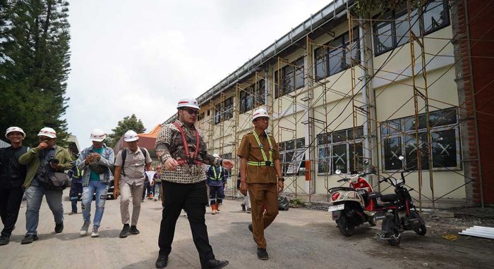 Bupati Kediri Tinjau Rehab Kantor Pemkab dan Pembangunan Sekolah Rakyat