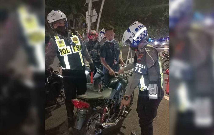 Patroli Parajoyo Presisi Berikan Efek Kejut dan Jera untuk Pelangar Lalu Lintas di Surabaya Patroli Parajoyo Presisi Berikan Efek Kejut dan Jera untuk Pelangar Lalu Lintas di Surabaya