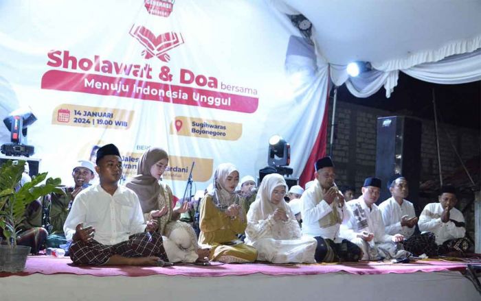 Menangkan Ganjar-Mahfud, Sholawat dan Doa Bersama Digelar di Sugihwaras Bojonegoro Menangkan Ganjar-Mahfud, Sholawat dan Doa Bersama Digelar di Sugihwaras Bojonegoro