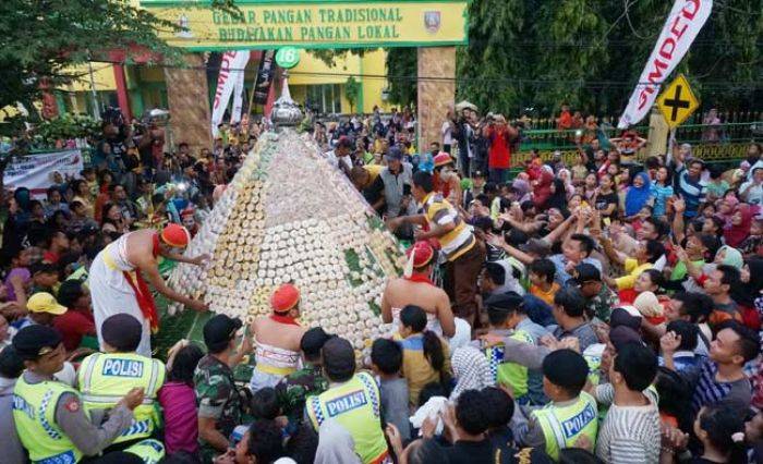 2016 Apem Diserbu Ratusan Warga, Tradisi Awal Ramadan di Jombang