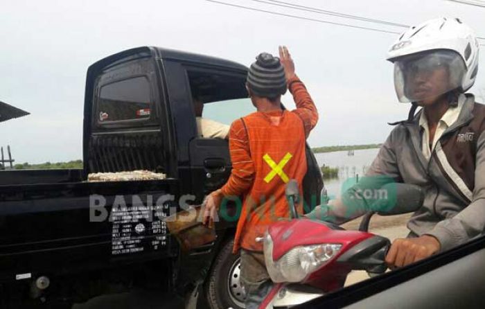 Biang Macet, DPRD Gresik Pertanyakan Pungli Kendaraan Besar di Jalan Betoyo-Pecuk Biang Macet, DPRD Gresik Pertanyakan Pungli Kendaraan Besar di Jalan Betoyo-Pecuk