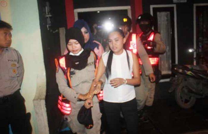 Razia di Eks Lokalisasi Dolly, Cafe Berkedok Warnet Jadi Tempat Nongkrong PSK