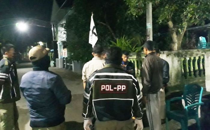 Khawatir Terinfeksi Covid-19, Kematian Warga Pojok Kediri Dilaporkan ke Satpol PP Khawatir Terinfeksi Covid-19, Kematian Warga Pojok Kediri Dilaporkan ke Satpol PP