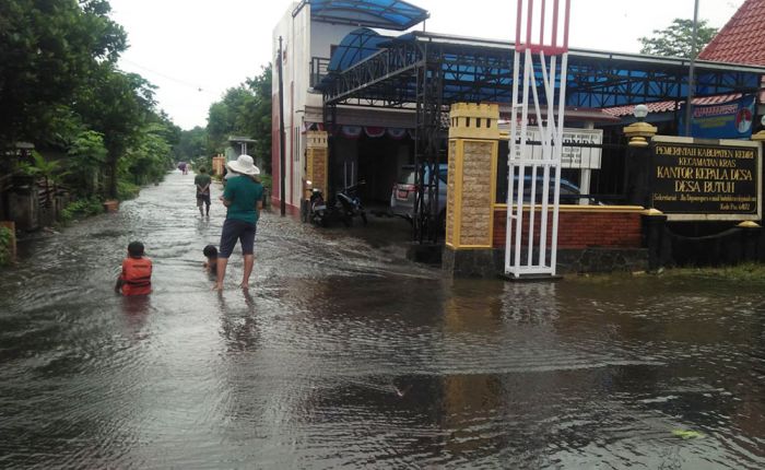 Banjir Landa Desa Butuh Kabupaten Kediri, BPBD Turunkan Tim untuk Lakukan Asesmen Banjir Landa Desa Butuh Kabupaten Kediri, BPBD Turunkan Tim untuk Lakukan Asesmen