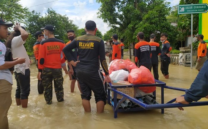 MWC NU Balongpanggang dan Banom Bantu 4.000 Paket Sembako untuk Korban Banjir Kali Lamong MWC NU Balongpanggang dan Banom Bantu 4.000 Paket Sembako untuk Korban Banjir Kali Lamong