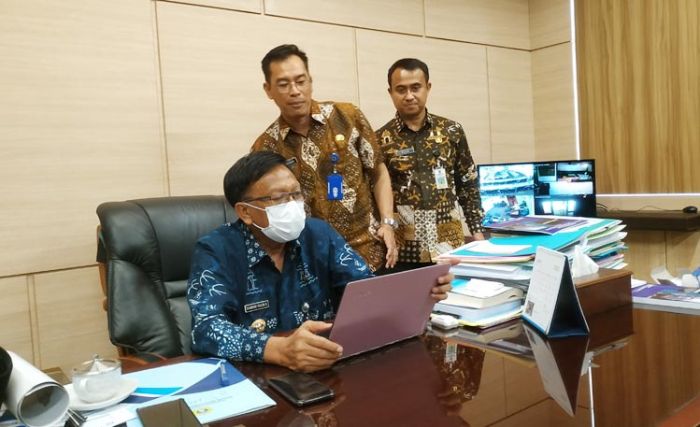 Jelang Penerapan Work From Home, Bupati Sambari Coba Pantau Anak Buahnya via Teleconference Jelang Penerapan Work From Home, Bupati Sambari Coba Pantau Anak Buahnya via Teleconference