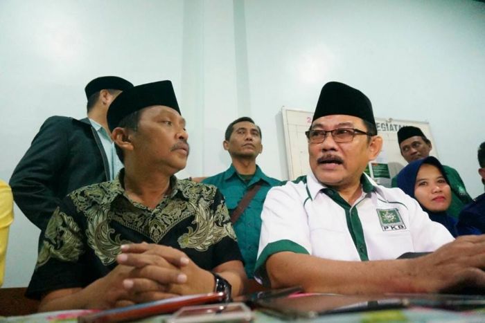 Lima Parpol Tetap Dukung Nyono, Meski KPK Sudah Tetapkan Tersangka Lima Parpol Tetap Dukung Nyono, Meski KPK Sudah Tetapkan Tersangka