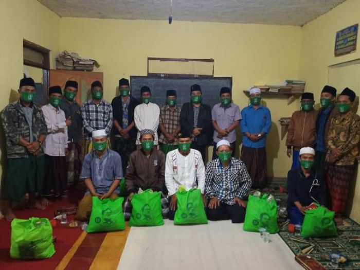 PKB Peduli, Ketua DPAC Tragah Salurkan Bantuan Sembako dari Ketua Umum PKB PKB Peduli, Ketua DPAC Tragah Salurkan Bantuan Sembako dari Ketua Umum PKB