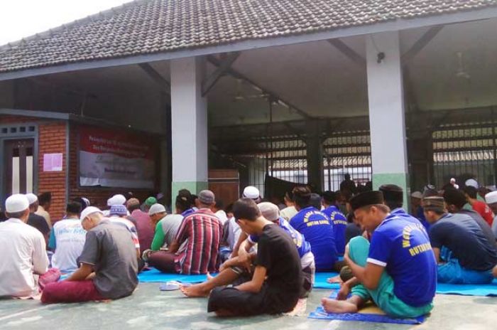 Lapas Kelas II Bangil Motivasi Warga Binaan Lewat Tausiah Agama Lapas Kelas II Bangil Motivasi Warga Binaan Lewat Tausiah Agama