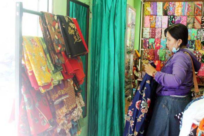 Ciri Khas Batik Sidoarjo Mulai Luntur Ciri Khas Batik Sidoarjo Mulai Luntur