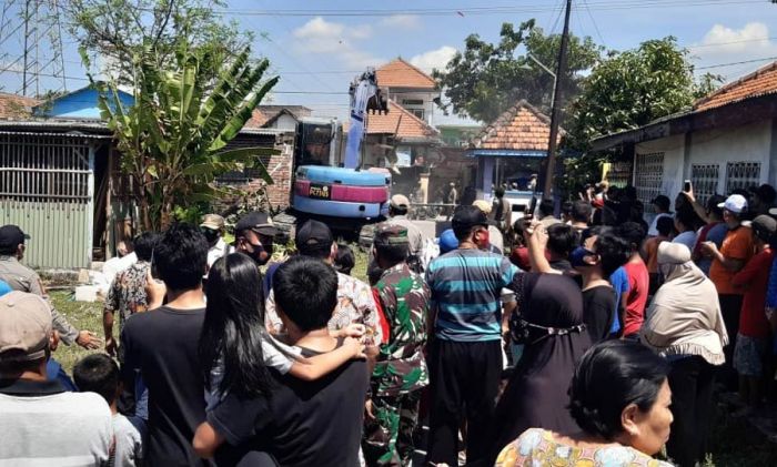 Berdiri di Lahan Hibah Petani Gogol, Tiga Bangunan di Kecamatan Taman Dibongkar Berdiri di Lahan Hibah Petani Gogol, Tiga Bangunan di Kecamatan Taman Dibongkar