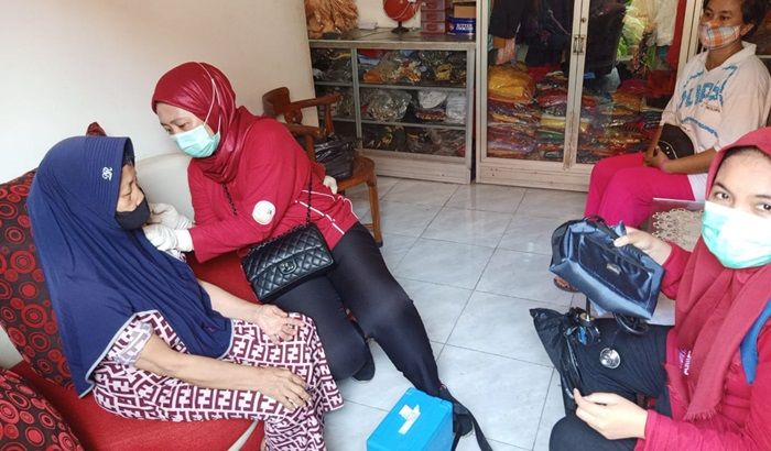 Penyandang Disabilitas dan ODGJ Surabaya Antusias Disuntik Vaksin Penyandang Disabilitas dan ODGJ Surabaya Antusias Disuntik Vaksin