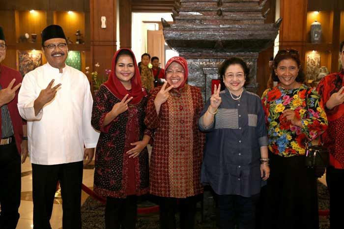HUT Surabaya ke-725, Gus Ipul-Puti: Bu Risma Makin Moncer HUT Surabaya ke-725, Gus Ipul-Puti: Bu Risma Makin Moncer