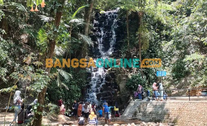 Wisata Air Terjun Irenggolo Kediri Mulai Ramai Pengunjung