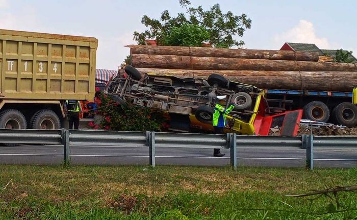 Ini Identitas Korban Tewas dan Luka Lakajol Maut Truk Trailer Tabrak Mobil Elf di Tol Kebomas Gresik Ini Identitas Korban Tewas dan Luka Lakajol Maut Truk Trailer Tabrak Mobil Elf di Tol Kebomas Gresik