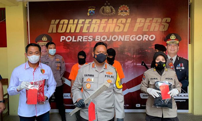 Kasus Pengeroyokan di Bojonegoro, Dua Tersangka Ditangkap, Tujuh Lainnya Buron Kasus Pengeroyokan di Bojonegoro, Dua Tersangka Ditangkap, Tujuh Lainnya Buron