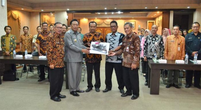 Pemkab Gresik Juara II Lomba P3A Nasional Pemkab Gresik Juara II Lomba P3A Nasional