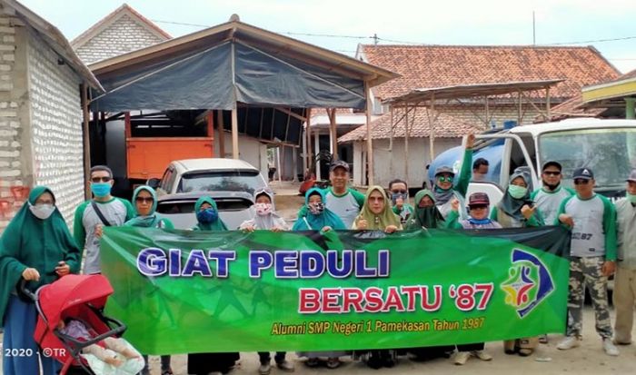 Peduli Dampak Kekeringan, Alumni SMPN 1 Pamekasan "Bersatu 87" Kirim Bantuan Air Bersih Peduli Dampak Kekeringan, Alumni SMPN 1 Pamekasan "Bersatu 87" Kirim Bantuan Air Bersih