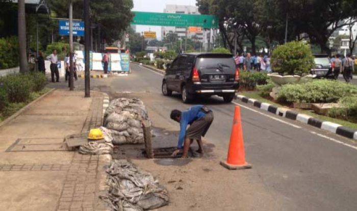 Jakarta Hanya Miliki 6 Persen Trotoar, Tidak Terawat dan Disalahgunakan Jakarta Hanya Miliki 6 Persen Trotoar, Tidak Terawat dan Disalahgunakan