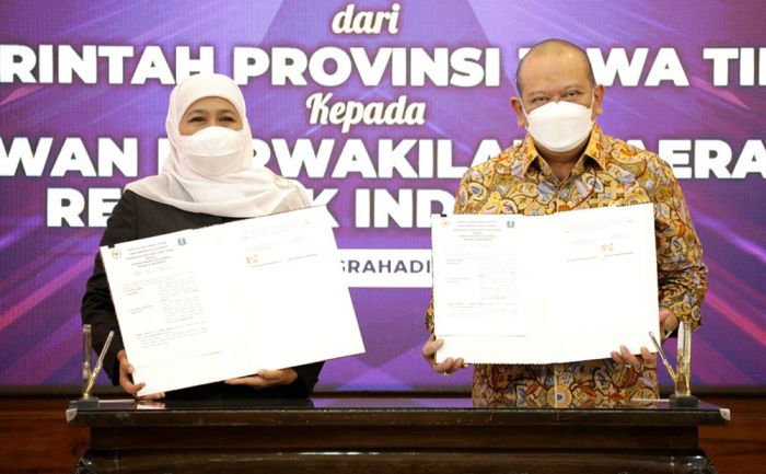 Gubernur Khofifah Serahkan Hibah Tanah untuk Pembangunan Kantor DPD RI di Jatim Gubernur Khofifah Serahkan Hibah Tanah untuk Pembangunan Kantor DPD RI di Jatim