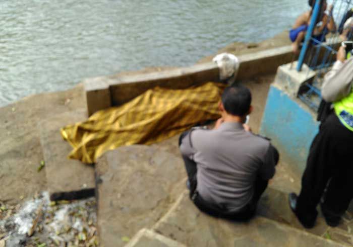 Mayat Mengapung di Sungai Amprong Mayat Mengapung di Sungai Amprong