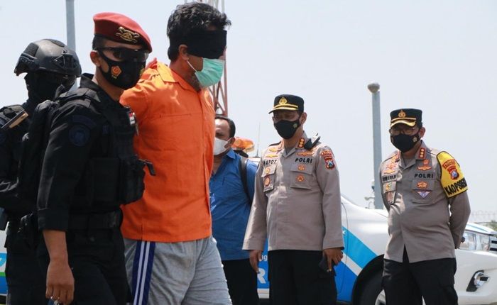 Dikawal Ketat, 22 Terduga Teroris Tahanan Polda Jatim Dipindah ke Rutan Mabes Polri Dikawal Ketat, 22 Terduga Teroris Tahanan Polda Jatim Dipindah ke Rutan Mabes Polri