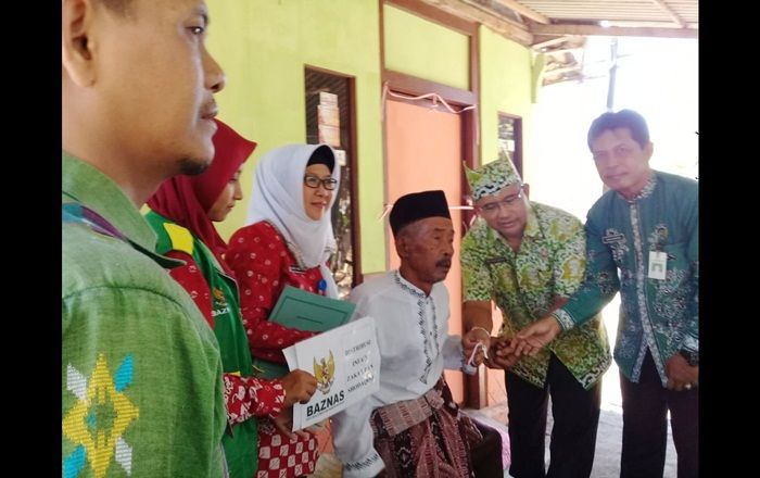 Jompo Penghuni TPA Tinja di Kertosari Banyuwangi Direlokasi