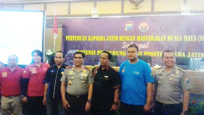 Atasi Opini, Kapolda Jatim Kumpulkan Ratusan Netizen se-Jawa Timur Atasi Opini, Kapolda Jatim Kumpulkan Ratusan Netizen se-Jawa Timur