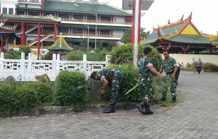 Jelang Hari Raya Imlek, TNI-Polri Kompak Bersihkan Klenteng Kwan Sing Bio Jelang Hari Raya Imlek, TNI-Polri Kompak Bersihkan Klenteng Kwan Sing Bio