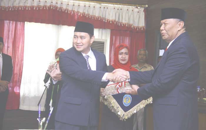 Pakde Karwo Hadiri Sertijab Bupati Nganjuk di Paripurna DPRD Pakde Karwo Hadiri Sertijab Bupati Nganjuk di Paripurna DPRD