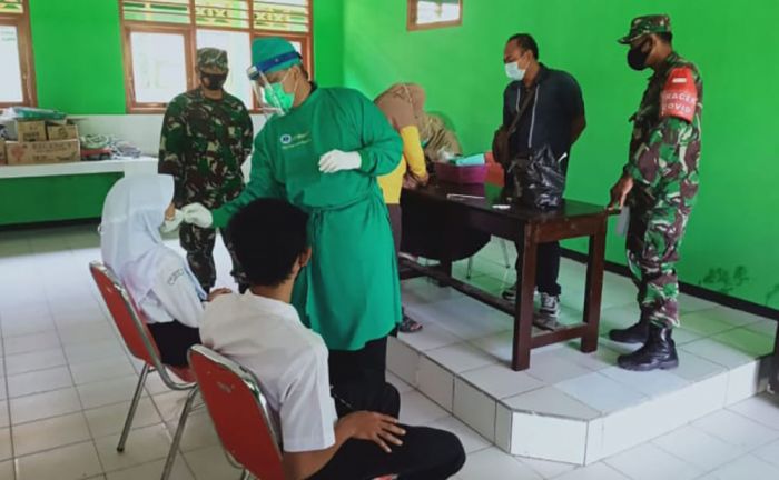 Awali PTM, Pelajar Ngawi Dites Swab Antigen Awali PTM, Pelajar Ngawi Dites Swab Antigen