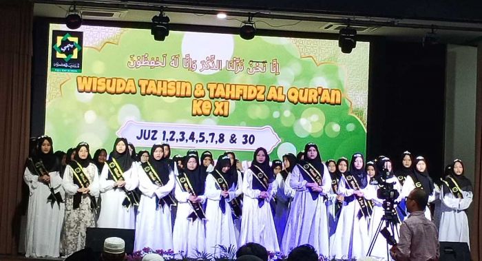 Wisuda Tahfidz SMP YIMI Gresik Cetak 110 Penghafal Alquran
