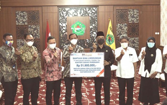 Program WUB Banjir Bantuan, BNI Beri Alat Produksi Dengan Nominal Rp.51,9 Juta Program WUB Banjir Bantuan, BNI Beri Alat Produksi Dengan Nominal Rp.51,9 Juta