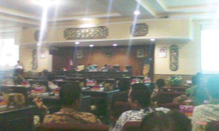 Bupati Sumenep tidak Hadiri Paripurna Reses DPRD Bupati Sumenep tidak Hadiri Paripurna Reses DPRD