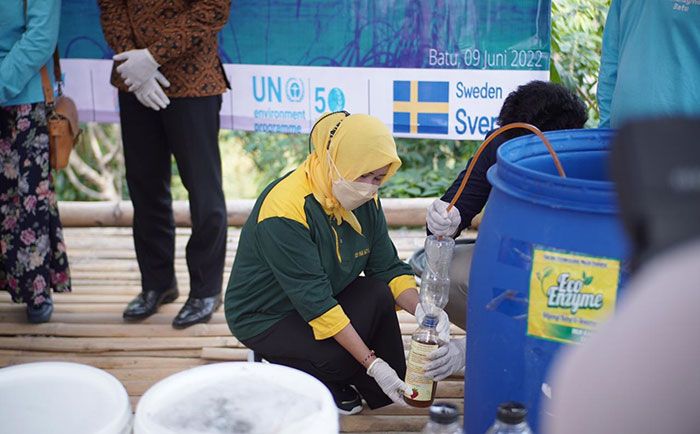 Bisa Sembuhkan PMK, DLH Kota Batu Kembangkan Eco Enzyme Bisa Sembuhkan PMK, DLH Kota Batu Kembangkan Eco Enzyme