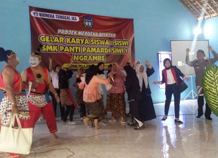 Wayang Tangguh, Cara Unik Polres Ngawi Sosialisasikan Keselamatan Berlalu Lintas Wayang Tangguh, Cara Unik Polres Ngawi Sosialisasikan Keselamatan Berlalu Lintas
