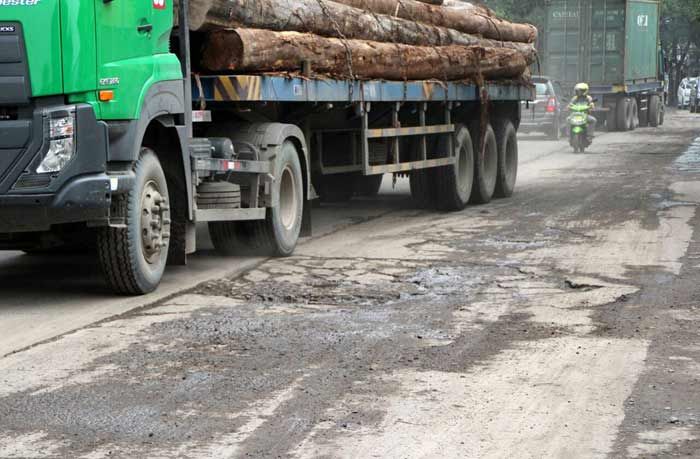 Pancing Perusahaan agar Patungan, DPRD Gresik Minta Jalan Harun Thohir Dipasang Portal Pancing Perusahaan agar Patungan, DPRD Gresik Minta Jalan Harun Thohir Dipasang Portal